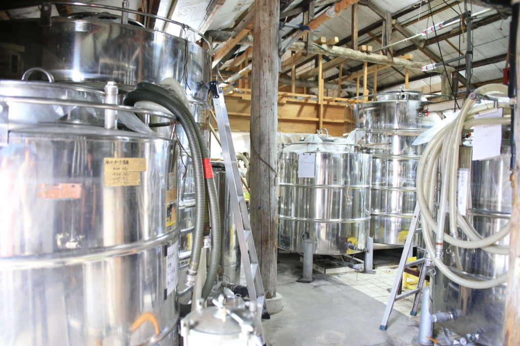 伊是名酒造　工場内